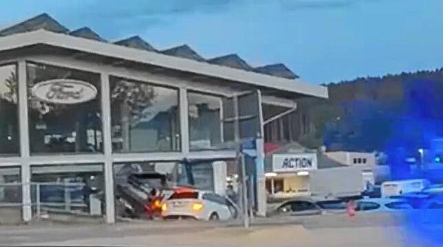 Dieses Bild von dem spektakulären Unfall in St. Georgen kursiert in sozialen Netzwerken.