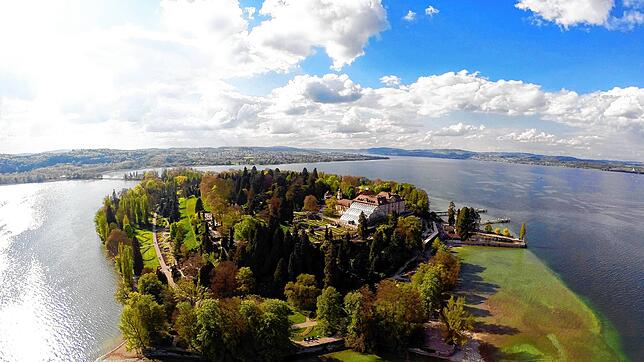 Die Luftaufnahme zeigt die Blumeninsel Mainau, den größten Tourismusbetrieb am Bodensee. Auch hier macht sich die Corona-Krise ...