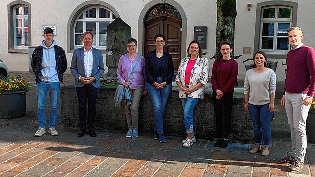 Teilnehmende der Koordinationsrunde für die Flüchtlings-Hilfsangebote (von links): Lars Reindl (Bufdi), Oberbürgermeister Philipp Frank, ...