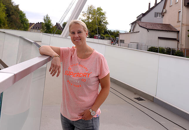 „Es knirscht noch ein wenig, aber das wird sich auch legen.“ Anwohnerin Nina Oelmaier ist die neue Brücke ...