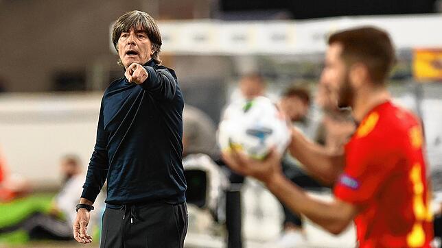 Wie geht es weiter für Joachim Löw und die deutsche Nationalmannschaft? Eine Frage, mit der sich auch Fußball-Trainer der Region ...