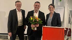 Die SPD votierte recht eindeutig. Sie sprach ihrem Landtagskandidaten Frank Ortolf (Mitte) ihr Vertrauen aus. Darüber freuen sich der ...