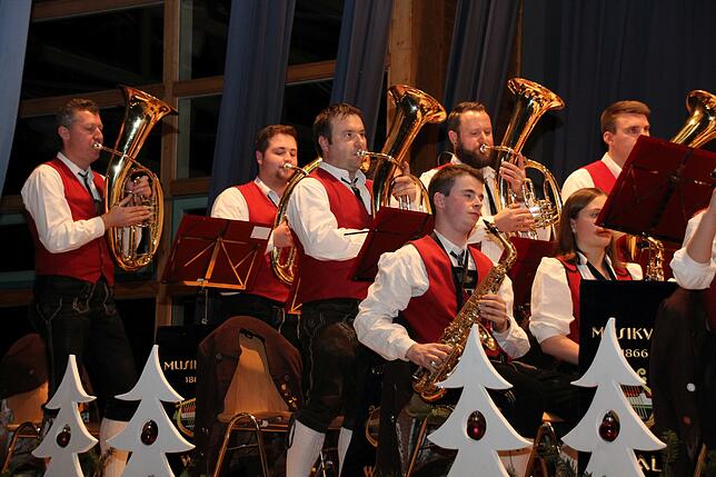 Einzelne Register zeigten beim Jahreskonzert des Musikvereins Wald ihr Können (von links): Harald Keller, Raffael Wöttke, Johannes ...