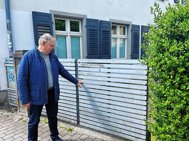 Konzilstraße Konstanz: Was wie ein Tor zu einem Privatgrundstück aussieht, ist in Wahrheit der Weg zu einem Ruheort inmitten der ...