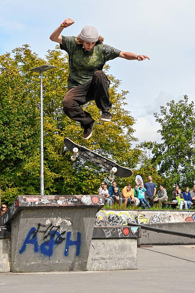 Akrobatische Stunt und wilde Sprünge konnten die Zuschauer beim Skatecup in Radolfzell am Samstagnachmittag bewundern.