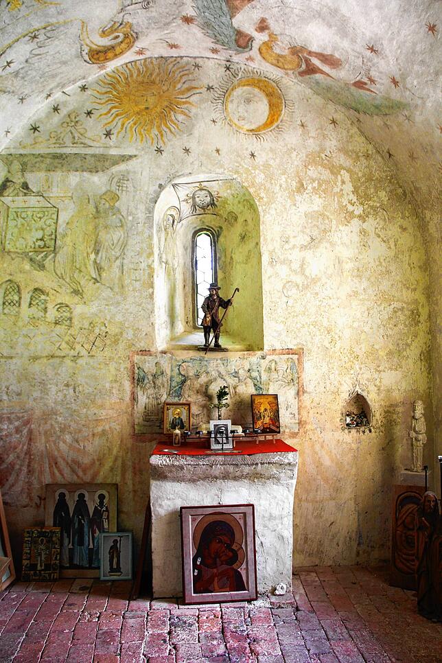 Häufig kommen Besucher auf den Ramsberg und sehen sich die sorgfältig renovierte Kapelle an.
