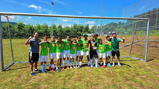 Die siegreiche Mannschaft bei den D1-Junioren vom SSV Zuffenhausen bei den Josef-Mutter-Jugendtagen im HSM-Stadion in Obersiggingen. ...
