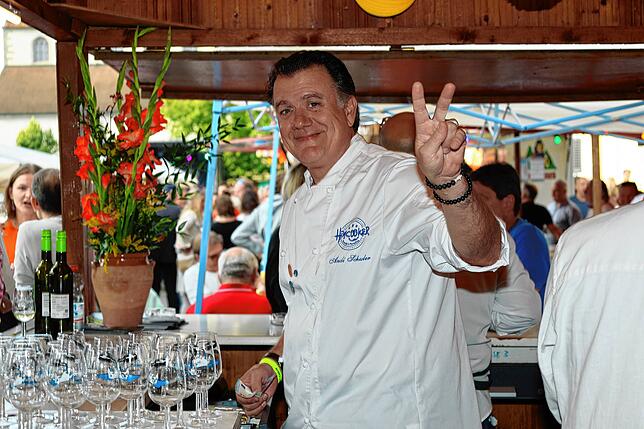 Bild 11: Volle Gläser und beste Stimmung: So ging’s beim Konstanzer Weinfest 2025 weiter