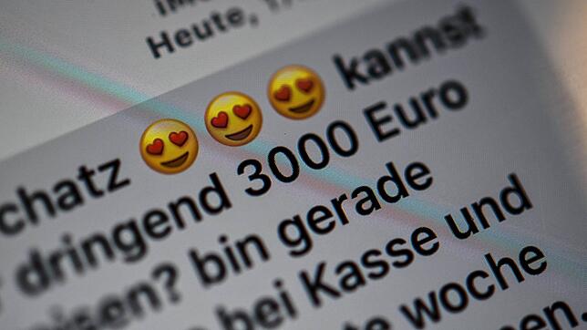 Mit vielen Liebesschwüren wie auf diesem Symbolbild hat ein Mann eine 63-Jährige aus Aichhalden dazu gebracht, ihr vermutlich 20.000 ...