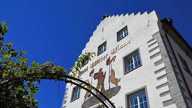 Das Hotel Wilder Mann mit Restaurant in Meersburg hat wieder geöffnet. Am zurückliegenden Freitag konnten Neugierige das kernsanierte ...