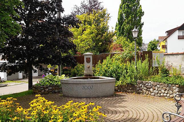 Der Stettener Dorfbrunnen entstand auf Initiative des früheren Gemeinderats Rudi Mayr und konnte allein durch Spenden finanziert werden.