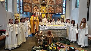 13 Kinder aus der Gemeinde Uhldingen-Mühlhofen feierten am Ostermontag in der Kirche St. Martin in Seefelden ihre Erstkommunion: Nora ...