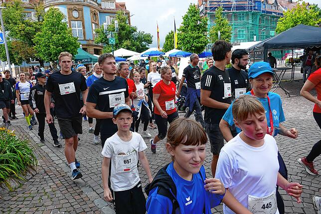 Bild 14: Donaueschingen schnürt die Laufschuhe. Schutzengellauf für den guten Zweck bringt 11000 Euro ein.