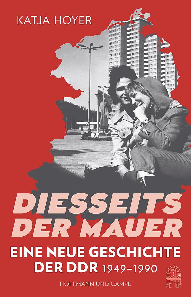 Katja Hoyers Buch „Diesseits der Mauer. Eine neue Geschichte der DDR 1949-1990“ hat in den Medien für Aufsehen, teils auch ...