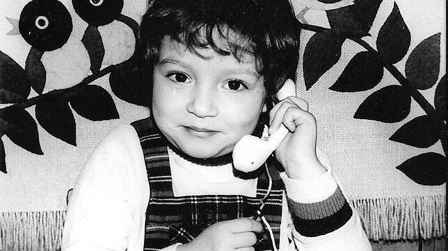 Telefone gab es vor allem im Kinderzimmer: Manja mit dem begehrten Konsumartikel.