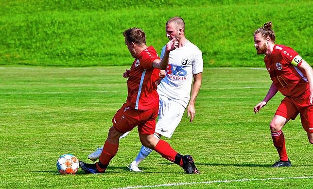 Bild 16: FC Erzingen bezwingt den FC Wallbach deutlich &ndash; und wir haben die Bilder!