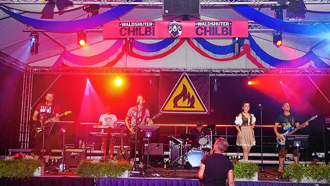 Bild 6: Waldshut: Großes Abschlussfeuerwerk auf der Chilbi 2025