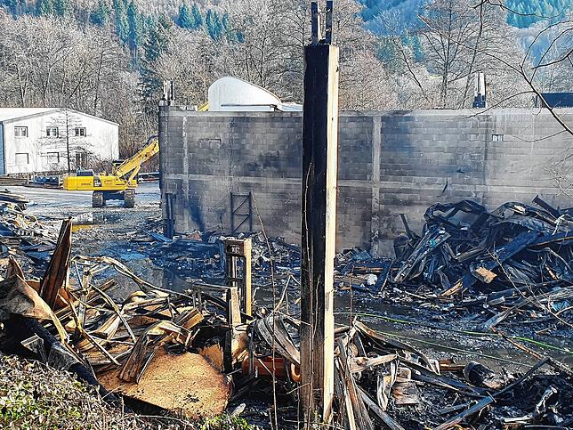 Bild 4: Nach dem Großbrand in Wehr: Videos und Bilder zeigen Zerstörung und Aufräumarbeiten
