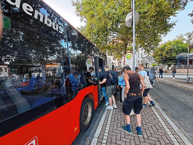 Pendler steigen auf Busse um. Unsere Bilder zeigen die Situation in Waldshut.