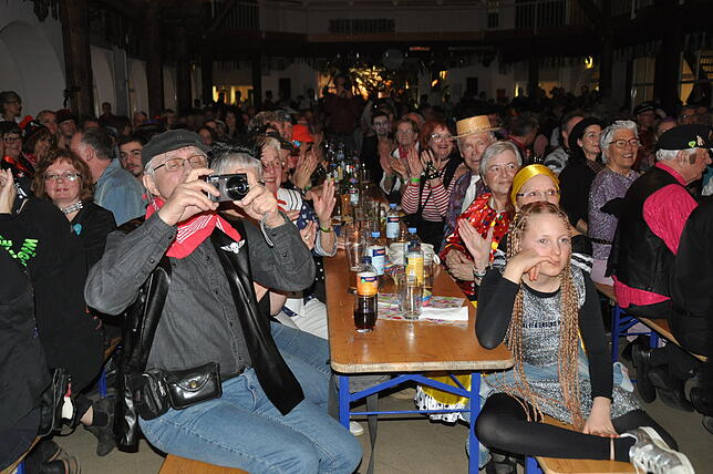 Bild 8: Bilder vom begeisterten Publikum beim Turnerball in Bad Dürrheim