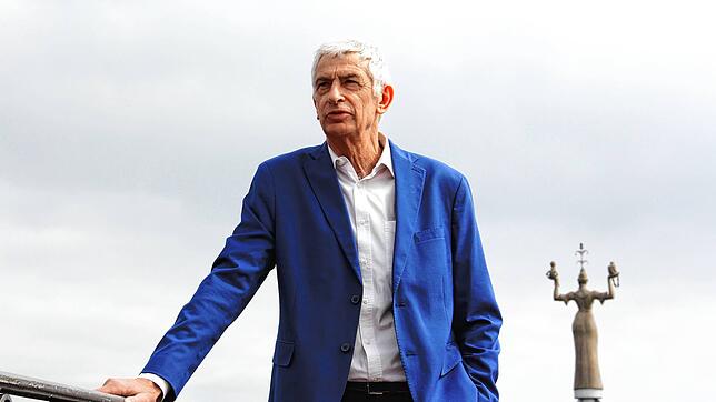 Der Germanist und Deutschlandkenner Dominique Paillarse bringt seinen französischen Landsleuten die Figur der Imperia (im Hintergrund) ...