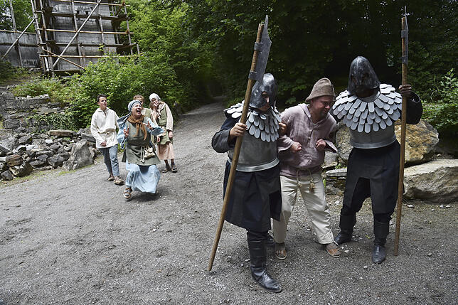 An den jährlichen Tell-Festspielen in Interlaken sind 200 Laiendarsteller und -Darstellerinnen aus der Region Interlaken und darüber ...