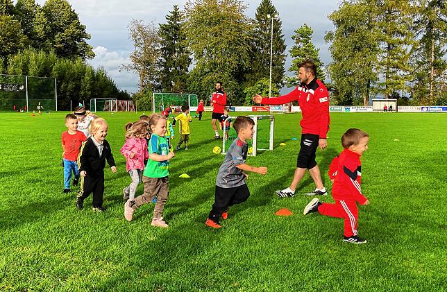 Der Nachwuchs hat beim Turnierwochenende seinen Spaß. &bdquo;Wir haben gute Trainer und die bekommen alles, was sie brauchen. Deswegen ...