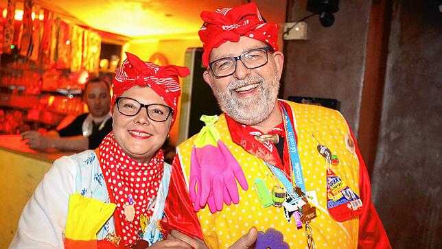 Bild 25: Buntes Treiben in der Niederburg &ndash; Hier sind die Hästräger und Schnurrgruppen unterwegs