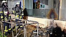 In der Regiment-Piemont-Straße verhindert die Feuerwehr 2024 den Übergriff eines Brandes auf ein Gebäude – ein Einsatz von vielen in dem ...