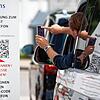 Ein Mann scannt an einem Corona-Testzentrum an der Autobahn 93 einen QR-Code, mit dessen Hilfe man sich für den Test anmelden kann. Das ...