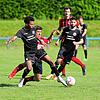 Der SC Konstanz-Wollmatingen (Liam Omore, links) spielte 2:2 gegen den FC Königsfeld (Erik Raab). Zu wenig, um die DJK Donaueschingen ...