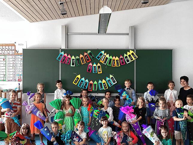 Die erste Klasse der Grundschule Königsfeld mit Klassenlehrerin Gudrun Gerber.