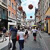 Volle Innenstädte auch unter der Woche: Solche Bilder wie dieses aus dem Sommer 2021 in Konstanz wünschen sich nicht nur Händler, ...