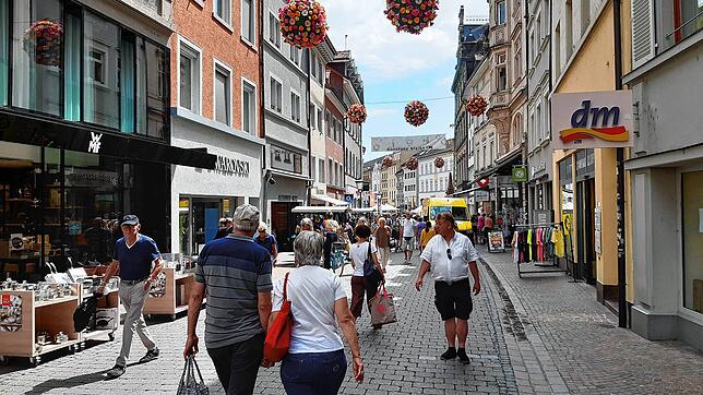 Volle Innenstädte auch unter der Woche: Solche Bilder wie dieses aus dem Sommer 2021 in Konstanz wünschen sich nicht nur Händler, ...