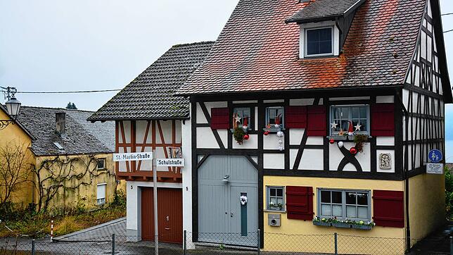 Das Haus der Eheleute Fallier in Sipplingen ist kernsaniert und aufwendig mit einer denkmalwürdigen Fassade versehen, damit es ins Bild ...