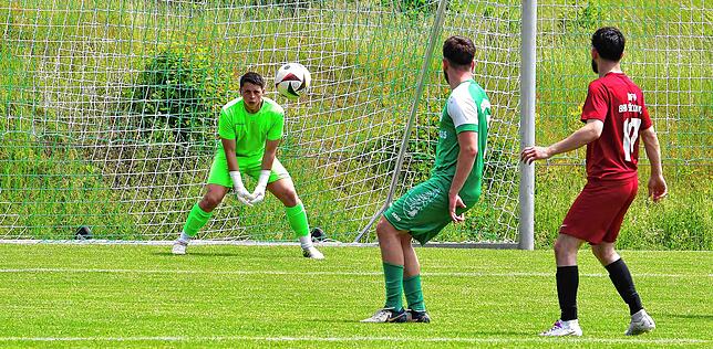 Bild 13: SV Waldhaus II gewinnt Kellerduell gegen DTFV Bad Säckingen mit 2:1 – und wir haben Fotos!