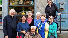 Die Mitglieder der Senioren-Theatergruppe „Freilich!“ des Freilichtmuseums Neuhausen ob Eck freuen sich auf die Vorstellung des Stücks ...