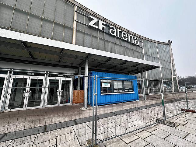 Die ZF-Arena ist seit Jahren zu und blockiert Entscheidungen, wo die Stadt dringend nötige neue Sporthallen baut.
