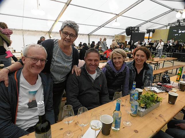 Bild 1: Den Abschluss des dreitägigen Festes „100 Jahre Kieswerk Häring“ machte der Musikverein Lottstetten