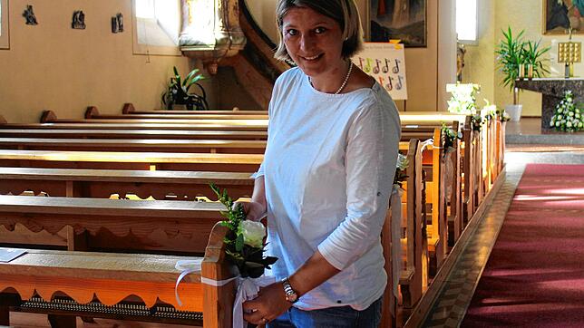 Katechetin Alexandra Kistler freut sich mit den Kindern und ihren Familien, dass der Weiße Sonntag im Albtal stattfinden konnte.