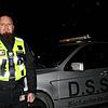 Nachts auf Streife, wenn andere schlafen &ndash; das macht Silvio Dietrich nichts aus. Auf dem Dach des Fahrzeugs ist ein Lichtbalken ...