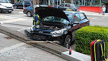 Eine Autofahrerin ist am Bärenplatz gegen eine Stützmauer gefahren.