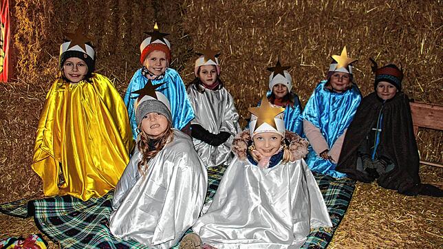 Insgesamt 32 Kinder wirkten bei dem Krippenspiel mit und ließen dieses zu einem einmaligen Erlebnis werden. Bild: Gerd Feuerstein