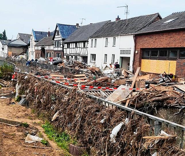 Das war eine Woche nach dem verheerenden Hochwasser in Odendorf, als Andreas Sieber mit dem ersten Hilfskonvoi dort vor Ort war. Dieses ...
