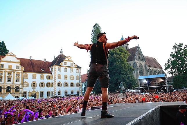 Bild 2: Andreas Gabalier rockt den Schlossgarten in Salem