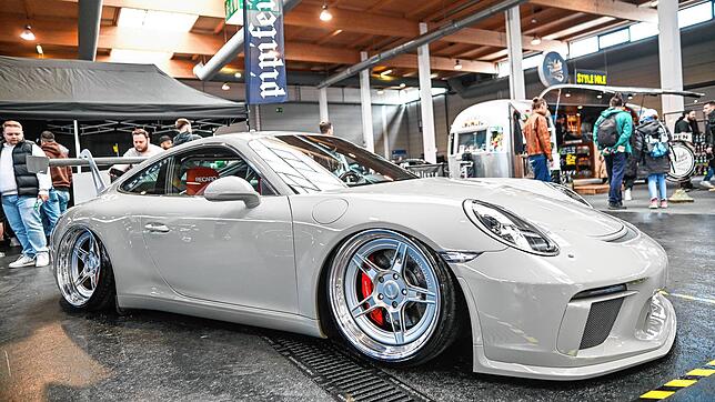 Ein Porsche bei der Style Mile bei der Tuning World Bodensee. Sie findet von 9. bis 12. Mai in Friedrichshafen statt.