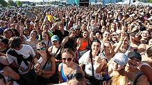 (Archivbild) Sonne und Musik: Die vergangenen Sommerkonzerte, wie hier der Auftritt von Rapper Cro im Jahr 2023, lockten tausende ...