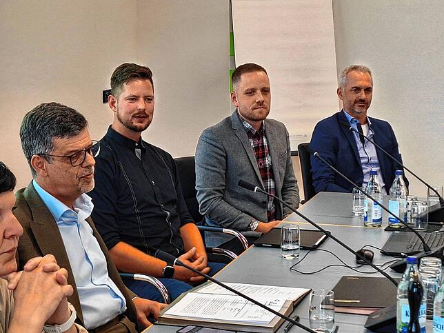 Das sind die Investoren (von rechts): Bernd Schatz, Geschäftsführer der Wohnwert Denkmal GmbH, Prokurist Björn Hergesell und ...