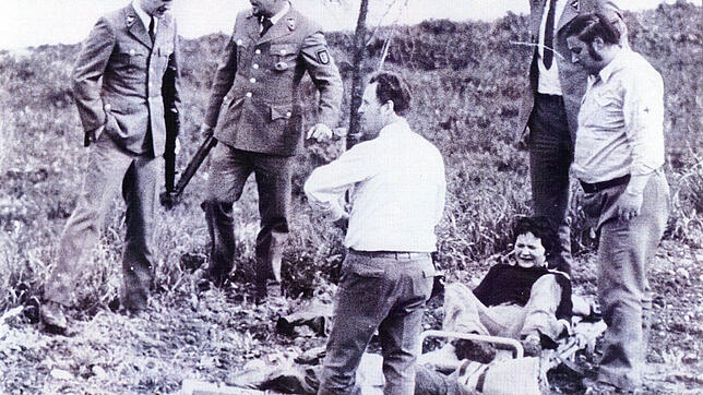 Dieses Bild hat sich ins kollektive Gedächtnis eingebrannt. 1977 fasst die Polizei zwei RAF-Terroristen &ndash; im Bild die verletzte ...