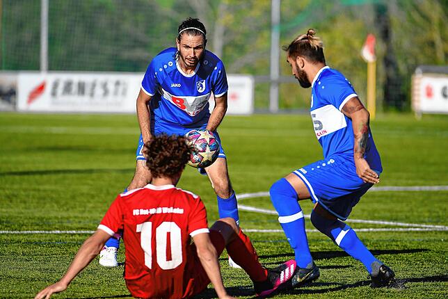 Bild 15: Spitzenreiter FC Erzingen setzt sich mit 5:0 beim FC RW Weilheim durch &ndash; und wir haben die Bilder!